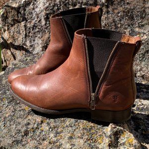 Frye Carly Zip Chelsea Boot, 8.5